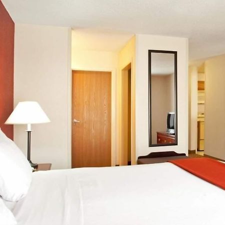Baymont By Wyndham Merrillville Bagian luar foto