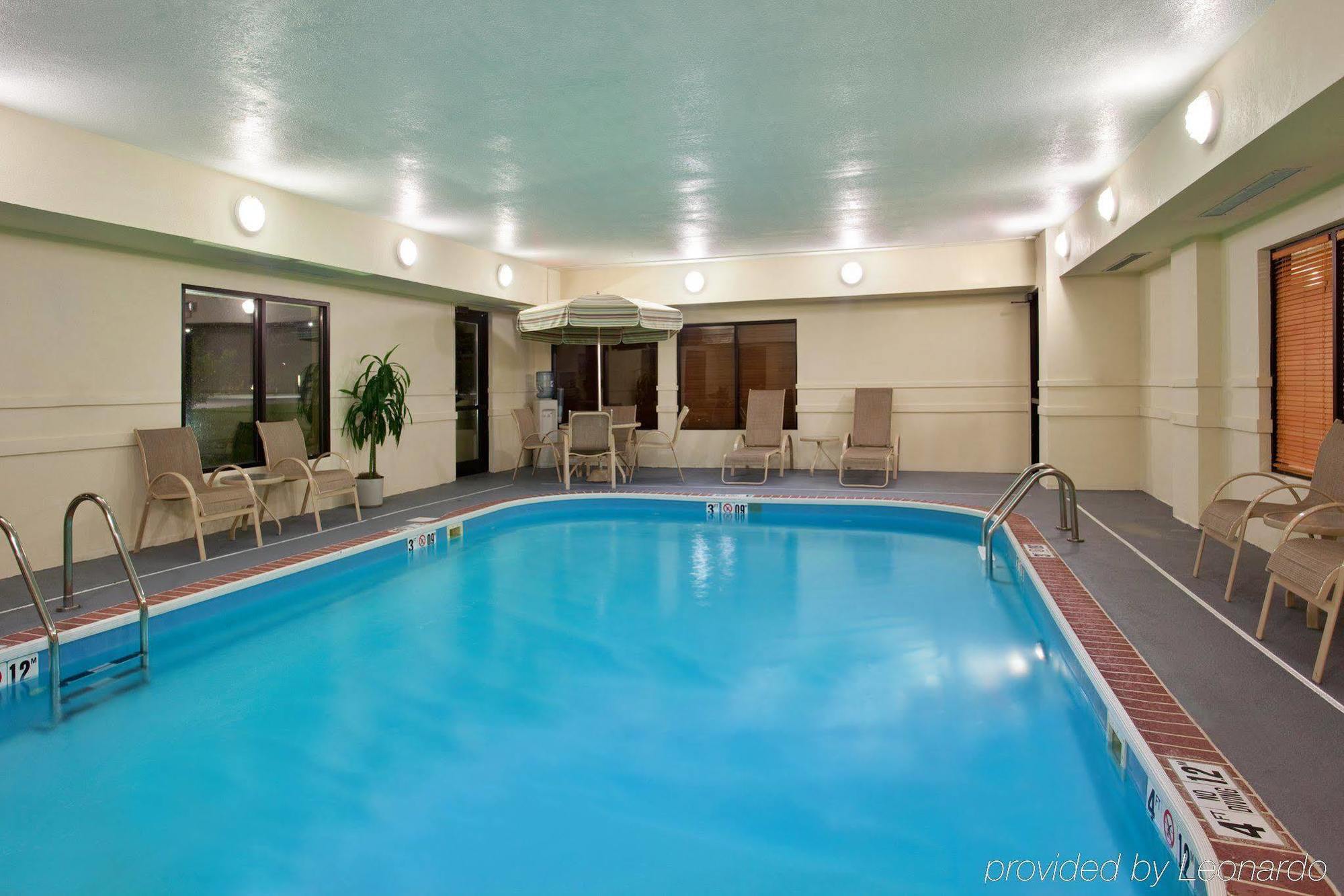 Baymont By Wyndham Merrillville Bagian luar foto